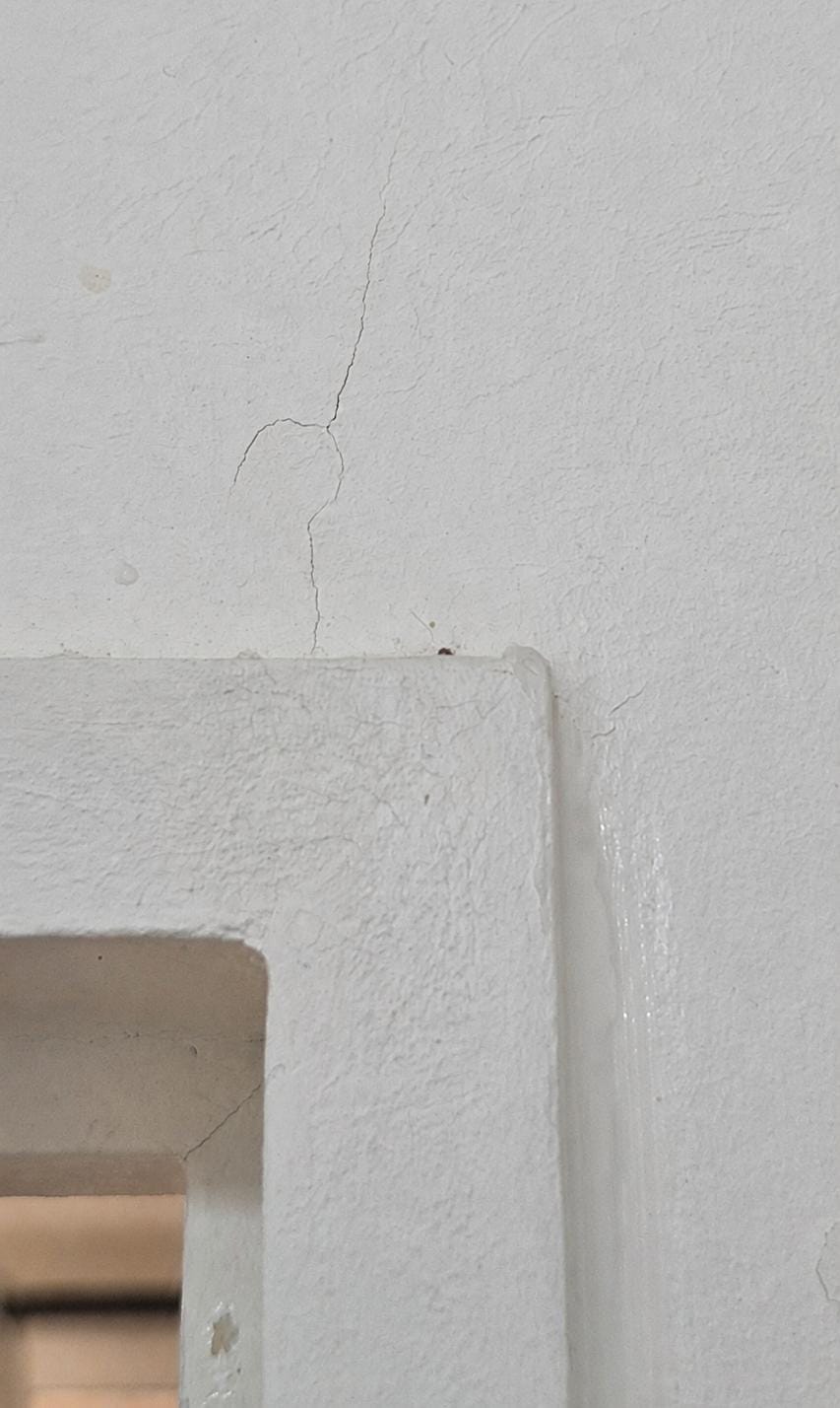 Fuga de agua en unión de cañería PVC